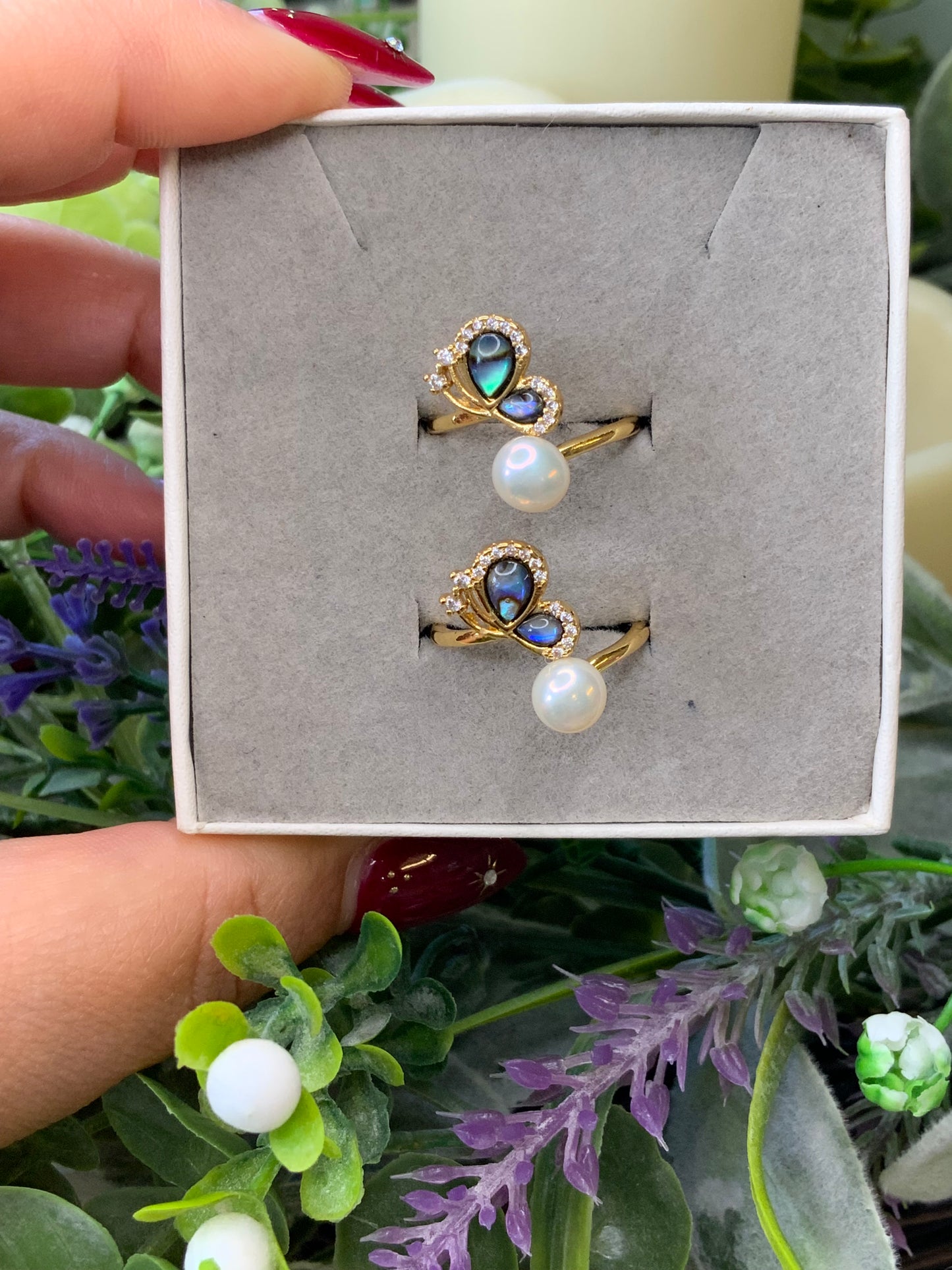 Fresh water pearls abalone shell