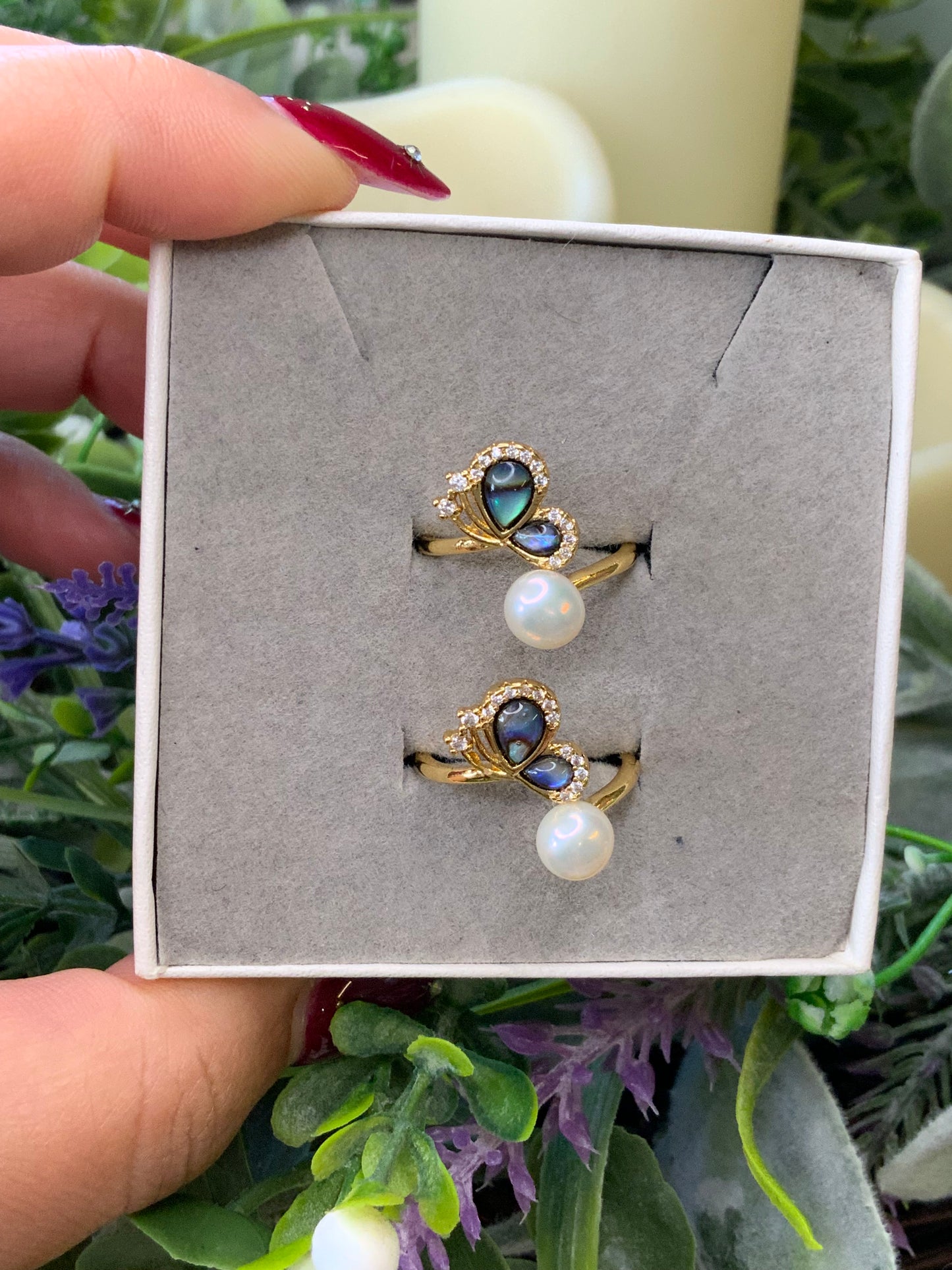 Fresh water pearls abalone shell