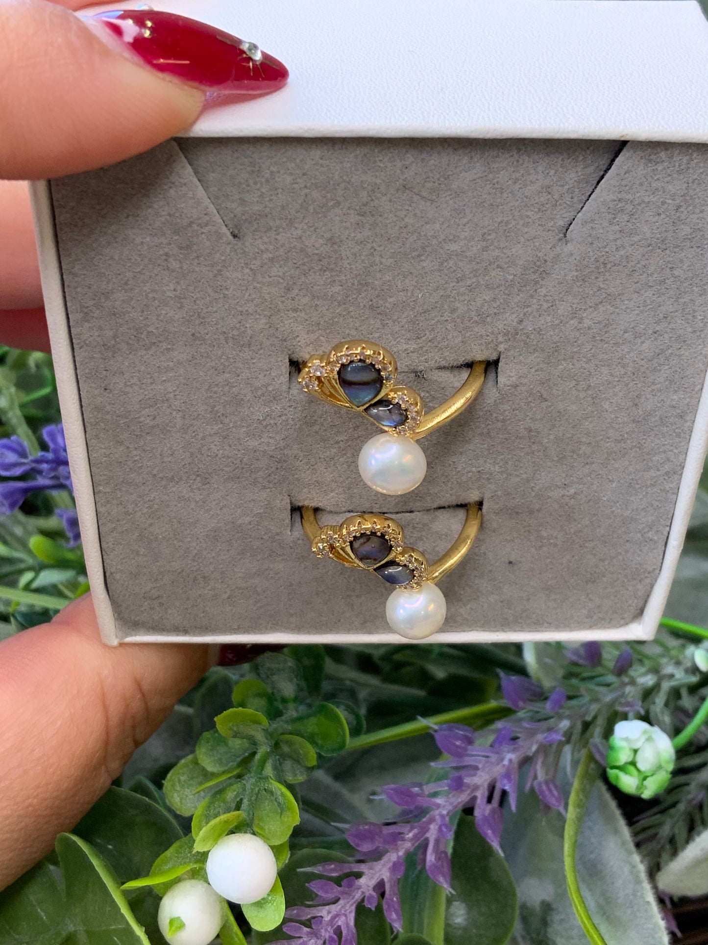 Fresh water pearls abalone shell